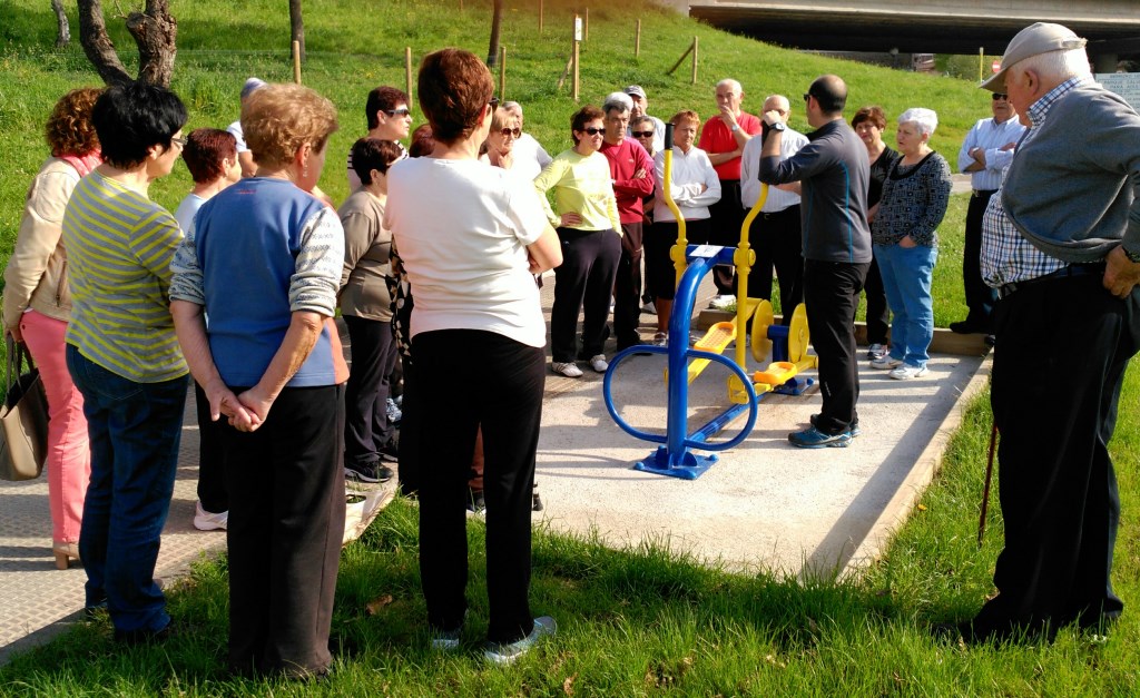 Alumnos/as de Harrobia en los parques biosaludables de Bizkaia promoviendo el ejercicio físico