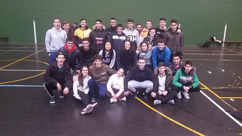 El alumnado del ciclo de deporte ha colaborado en la Semana Vasca organizada en el colegio Maristas de Bilbao