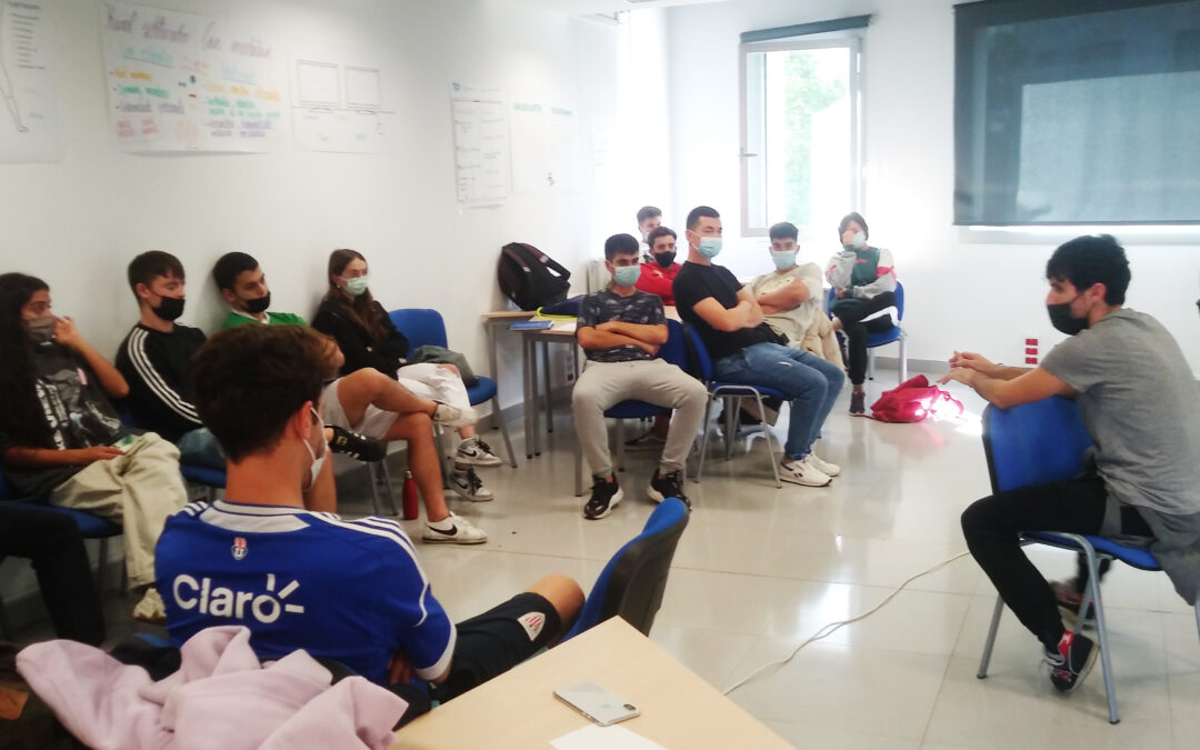 DEMAk sentsibilizazio-hitzaldiak eman ditu Harrobian