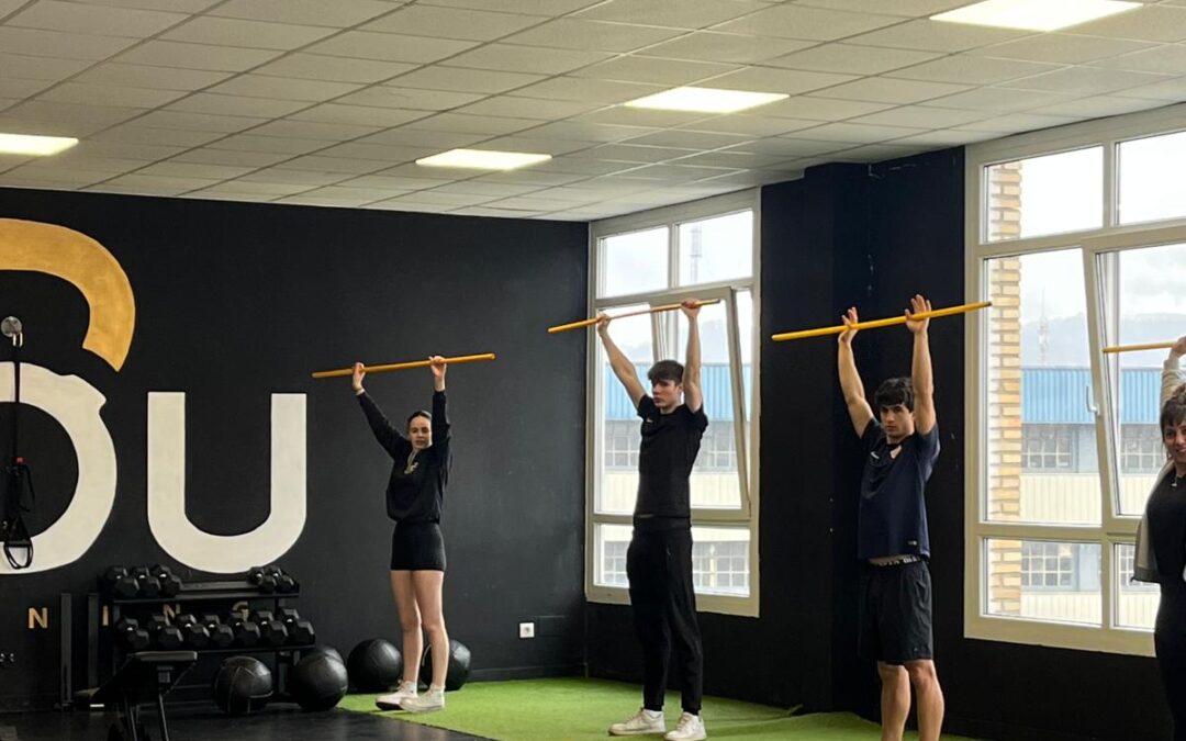 Entrenamiento Seguro y Adaptado: Exigencias Realistas en el Sector Fitness