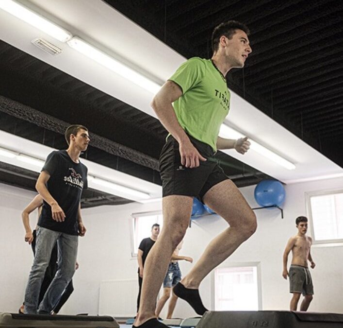 Taldeko egokitze fisikoa musikaren laguntzaz