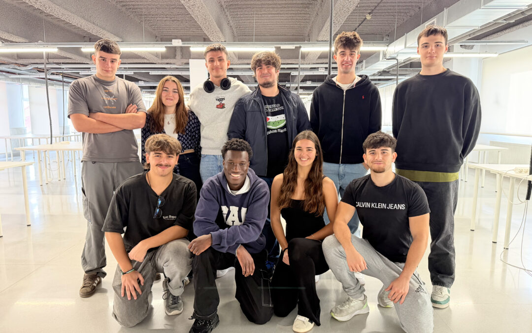 Cuatro alumnas y nueve alumnos de Harrobia están realizando la Formación Dual Intensiva