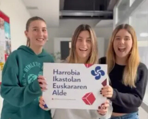 Euskararen normalizazioarekin dugun konpromisoa berretsi dugu Harrobia Ikastolan