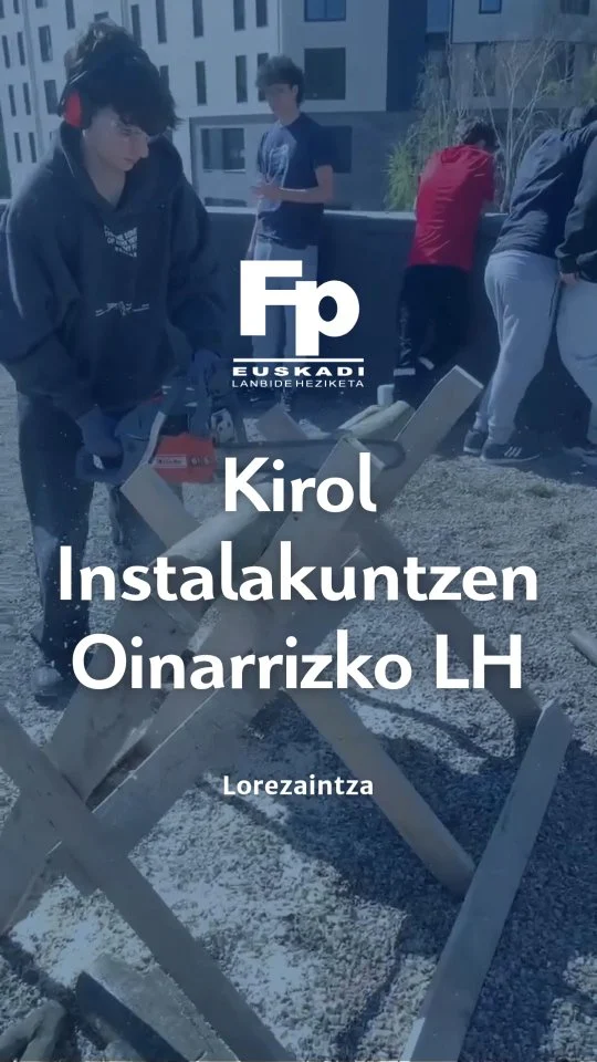 🌿 Lorezaintzaren lehen urratsak KIK1en eskutik  Kirol Instalazioen Irisgarritasuneko eta Kontserbazioko Oinarrizko Profesionala zikloko ikasleak lorezaintzako edukiak lantzen hasi dira, eta lehenengo praktikak motozerraren erabilerarekin lotuta izan dira.  🔧 Ikasleek ikasi dute nola erabili makina, baita mantenuarekin lotutako oinarrizko lanak ere: katea nola aldatzen eta tenkatzen den, segurtasunez lan egiteko funtsezko pausoak eta ohiturak barneratuz.  Horrez gain, lorezaintzako trebetasunean sakonduz, sasiak mozteko makinaren erabilera landu dute, kirol-instalazioen eguneroko mantenu lanetan ezinbesteko tresna baita.  🌱 Prestakuntza praktikoa, erabilgarria eta lan mundurako egokitua!  #HarrobiaIkastola #KIK #Lorezaintza #Motozerra #MantenuPrebentiboa #TrebetasunTeknikoak #LanbideHeziketa  --  🌿 Primeros pasos en jardinería con el alumnado de KIK1  El alumnado del ciclo de Profesional Básico en Accesibilidad y Conservación de Instalaciones Deportivas ha comenzado a trabajar contenidos de jardinería, empezando por el uso y mantenimiento básico de la motosierra.  🔧 Han aprendido a utilizar la máquina correctamente y a realizar tareas esenciales como el cambio y tensado de la cadena, interiorizando buenas prácticas y medidas de seguridad.  Además, continúan desarrollando competencias en jardinería con el manejo de la desbrozadora, una herramienta fundamental para el mantenimiento diario de muchas instalaciones deportivas.  🌱 ¡Formación práctica, útil y orientada al mundo laboral!  #HarrobiaIkastola #KIK #Jardinería #Motosierra #Desbrozadora #MantenimientoPreventivo #CompetenciasTécnicas #FormaciónProfesional